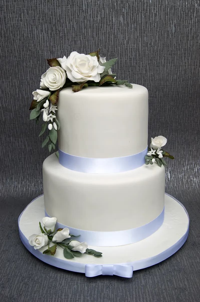 Ivory wedding cake with gold decoration by Thelwall Bakehouse